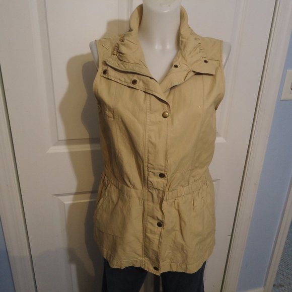 Safari Vest - Picture 2 of 6